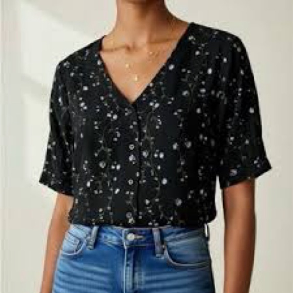 NWT SIZE XL Elodie Midnight Floral V-Neck Blouse